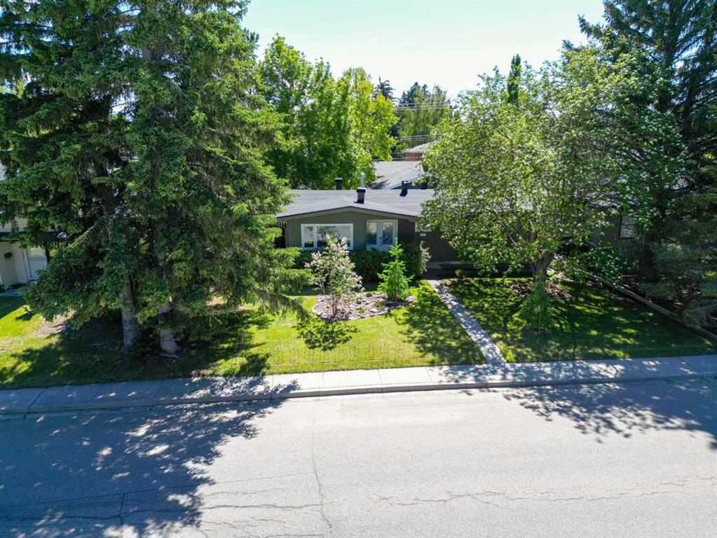 361 Capri Avenue NW, Calgary, Alberta, T2L 0J5