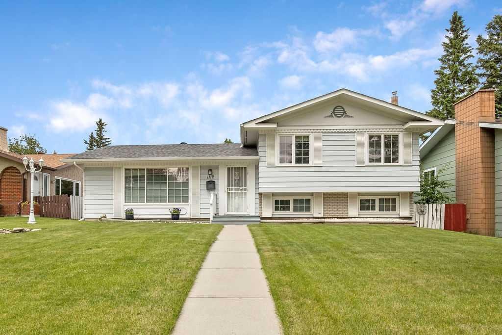 1112 Lake Sylvan Place SE, Calgary, Alberta, T2J 2P6