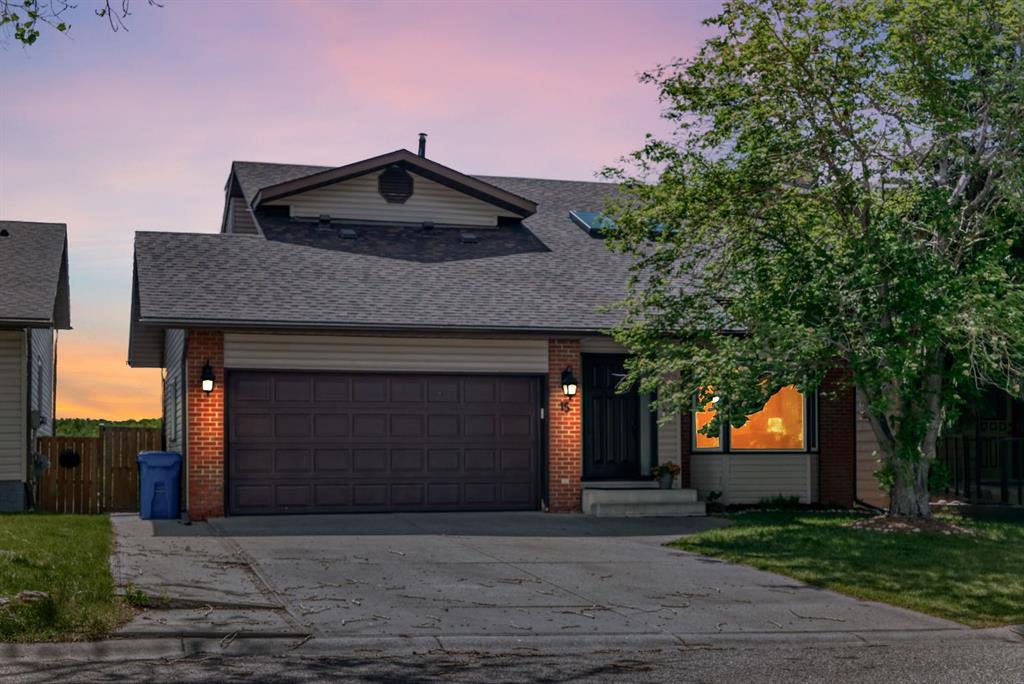 15 Hawkcliff Way NW, Calgary, Alberta, T3G 2R8