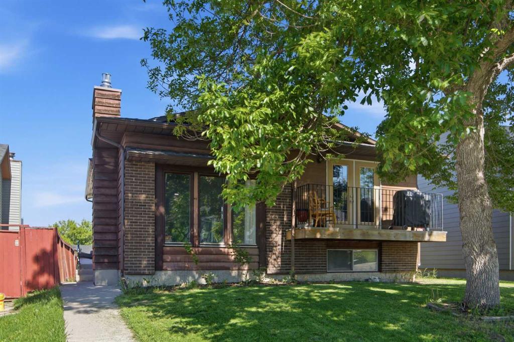 20 Berkshire Court NW, Calgary, Alberta, T3K 1Z5
