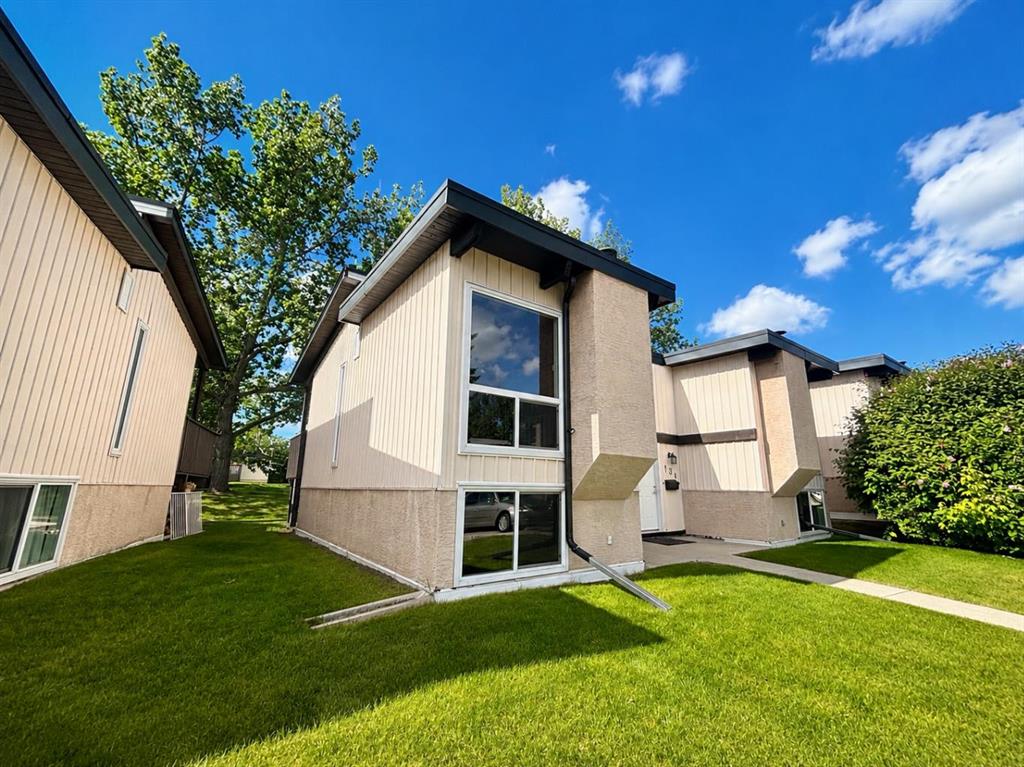 129 Oaktree Lane SW, Calgary, Alberta, T2V 4E5