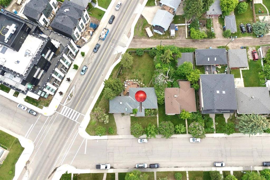 2440 22 Street NW, Calgary, Alberta, T2M 3W6