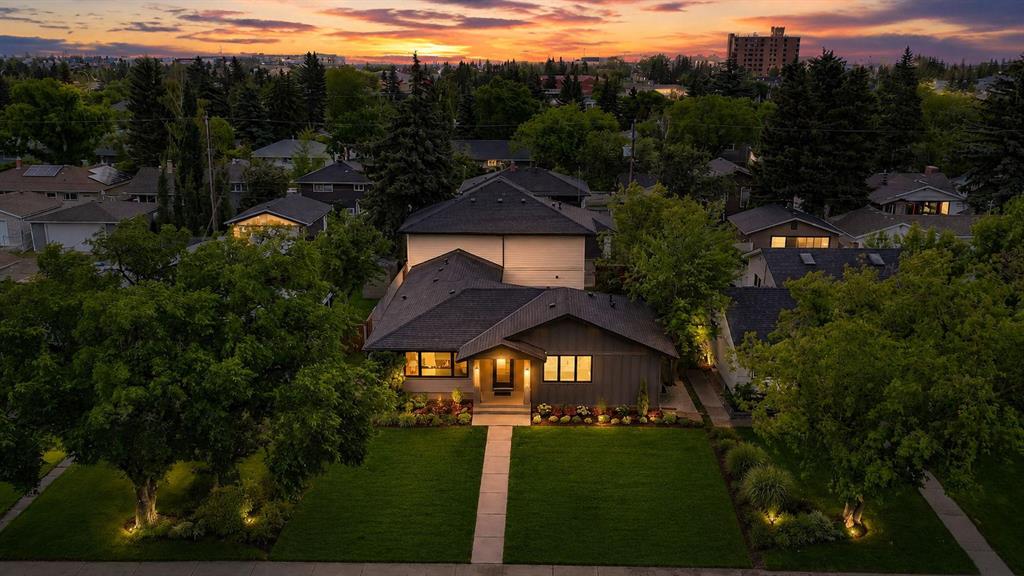 14 Gladeview Crescent SW, Calgary, Alberta, T3E 4X8