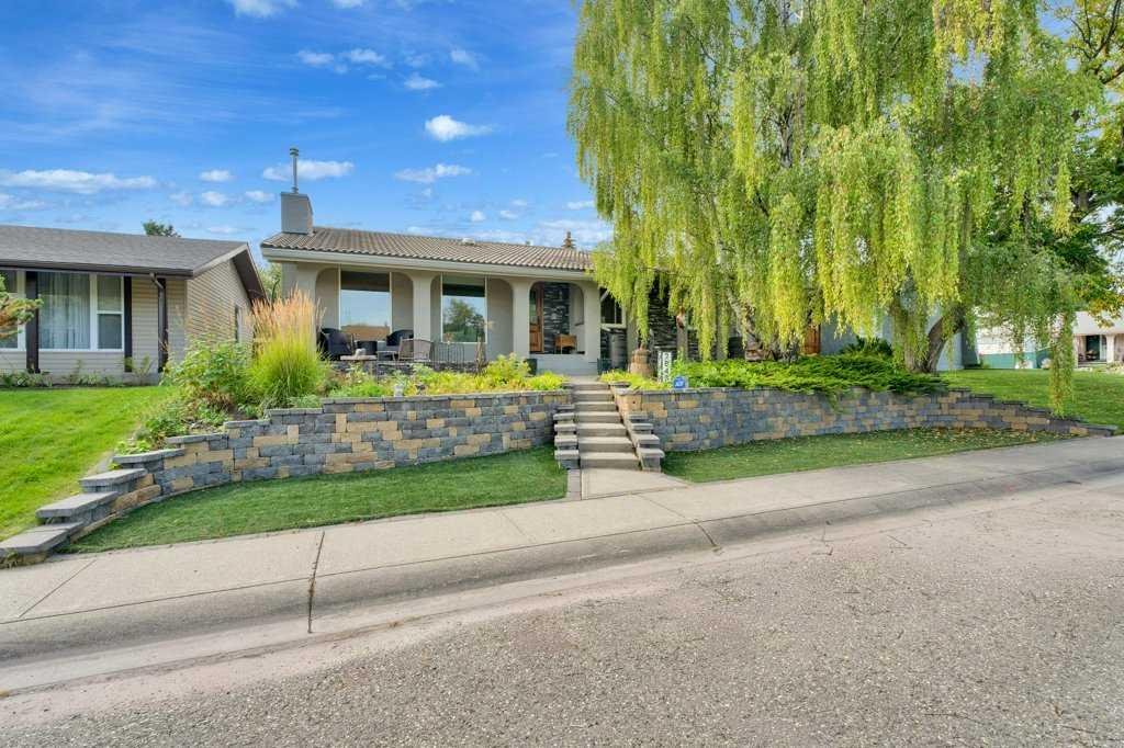 2843 Cedar Ridge Drive SW, Calgary, Alberta, T2W 2B2