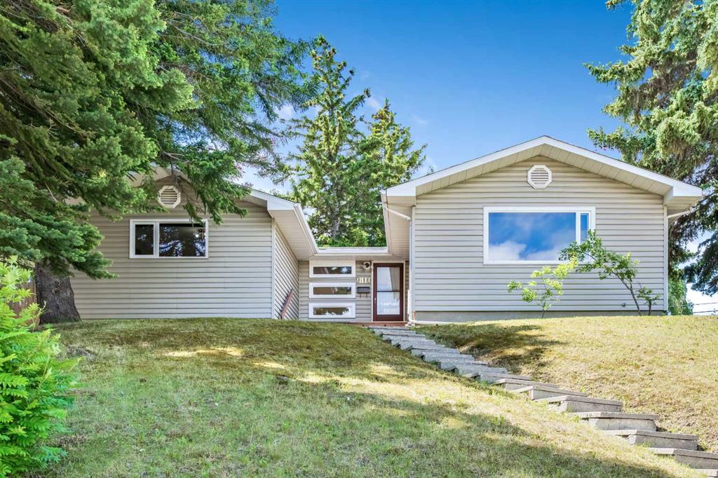 1811 Canberra Road NW, Calgary, Alberta, T2L 0S3