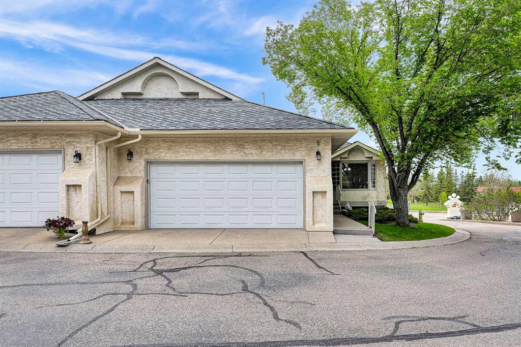 8 Edgepark Villas NW, Calgary, Alberta, T3A 3S2