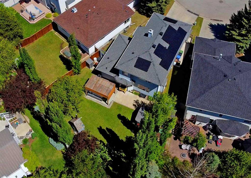 237 Scenic View Close NW, Calgary, Alberta, T3L 1Y5