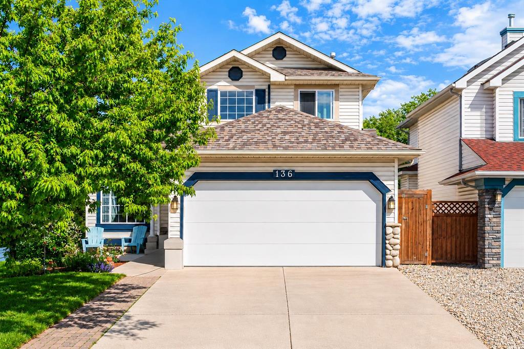 136 Douglas Glen Heath SE, Calgary, Alberta, T2Z 2N1
