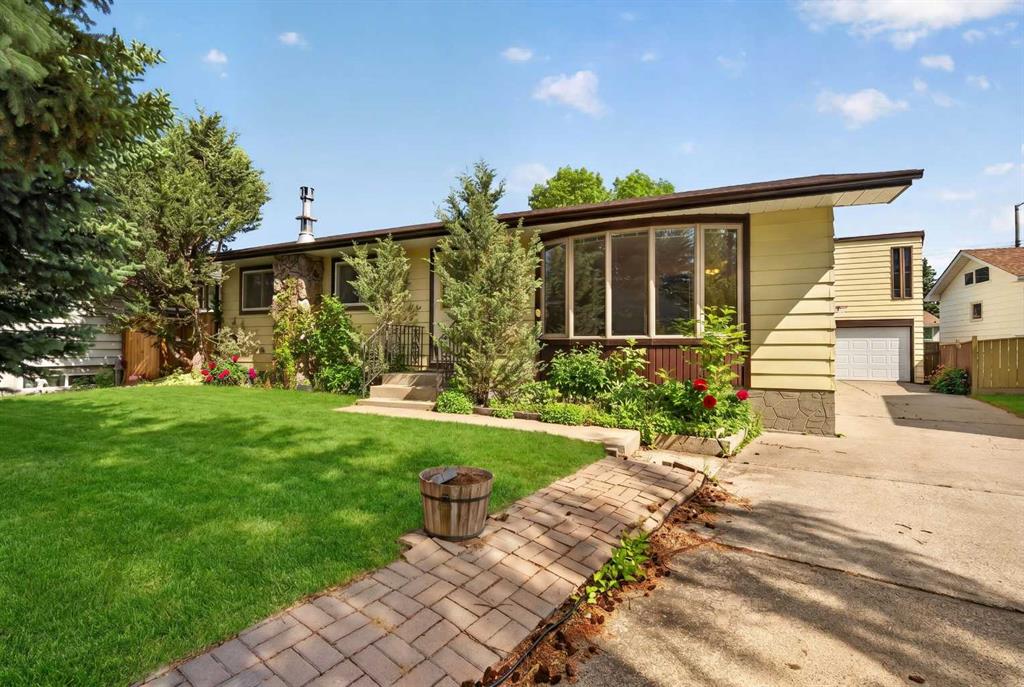135 Huntcroft Way NE, Calgary, Alberta, T2K 4E4