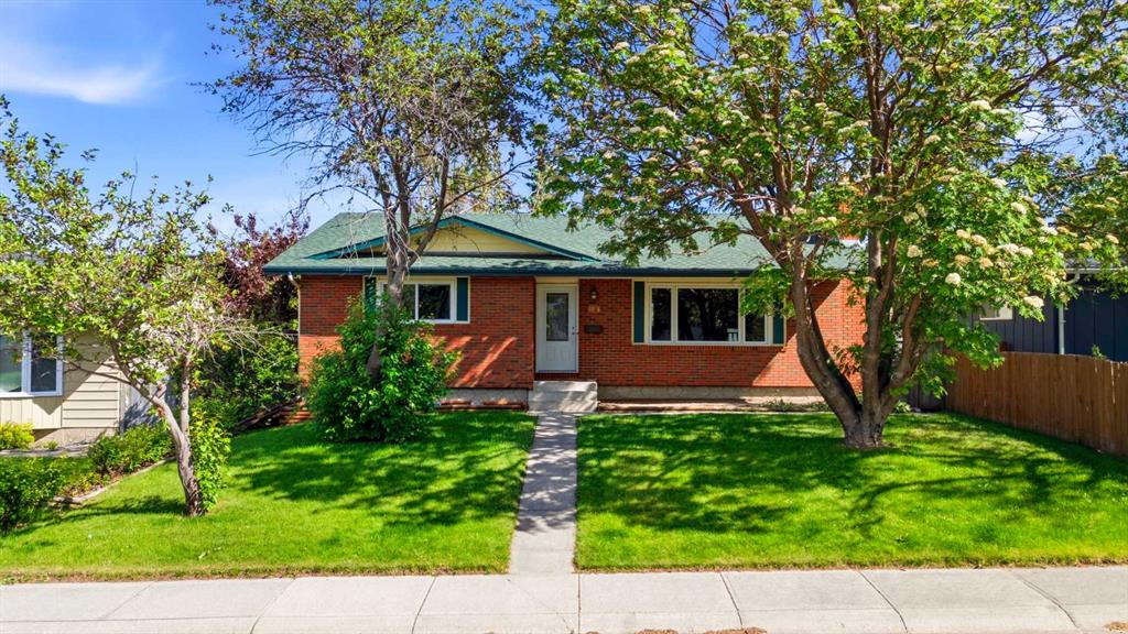 1251 Hunterquay Hill NW, Calgary, Alberta, T2K 4T3