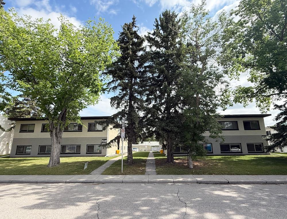 2712/2716 Brentwood Boulevard NW, Calgary, Alberta, T2L 1J4