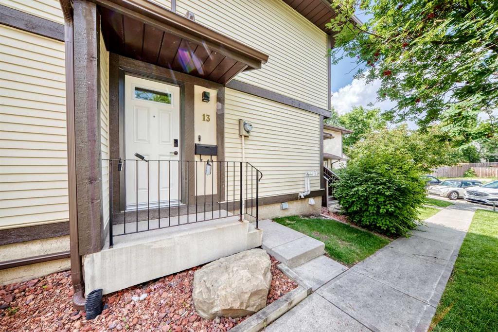 #13 115 Bergen Road NW, Calgary, Alberta, T3K 1P2