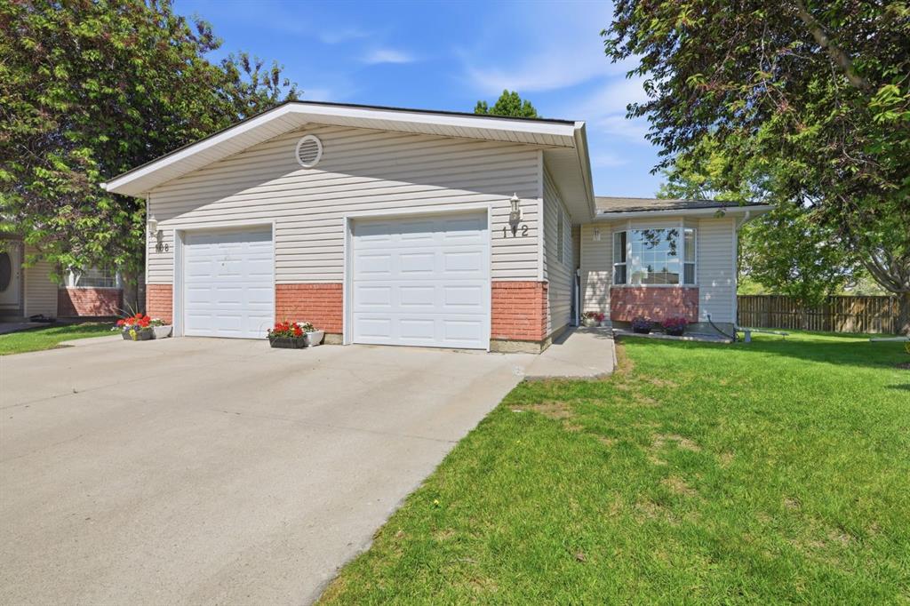112 Dovista Court SE, Calgary, Alberta, T2B3P4