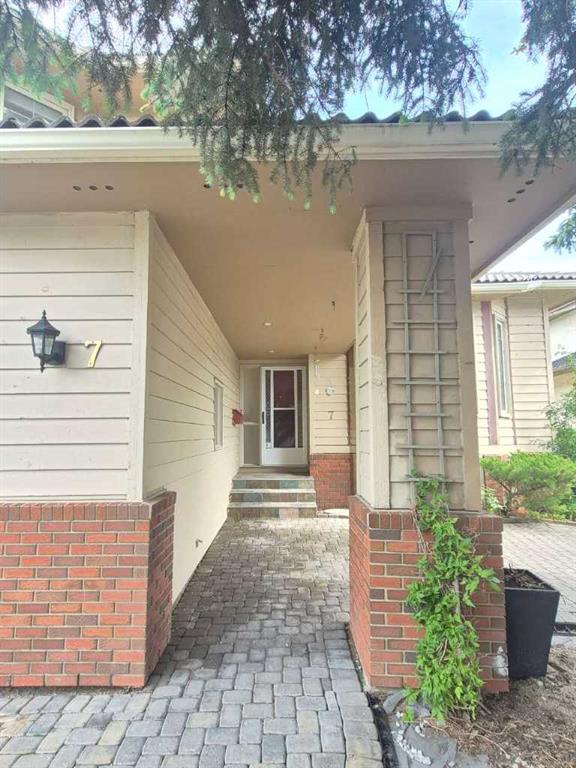 7 Suncastle Crescent SE, Calgary, Alberta, T2X 2W9