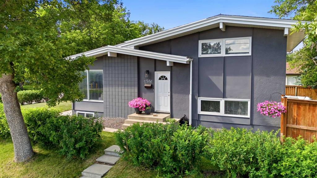 2516 63 Avenue SW, Calgary, Alberta, T3E5J5