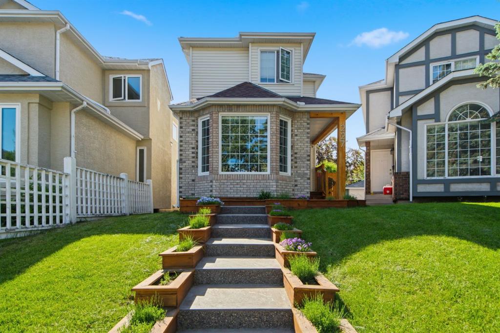 227 Coachway Road SW, Calgary, Alberta, T3H 1B2