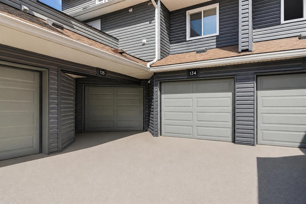 #134 48 Glamis Green SW, Calgary, Alberta, T3E 6V1