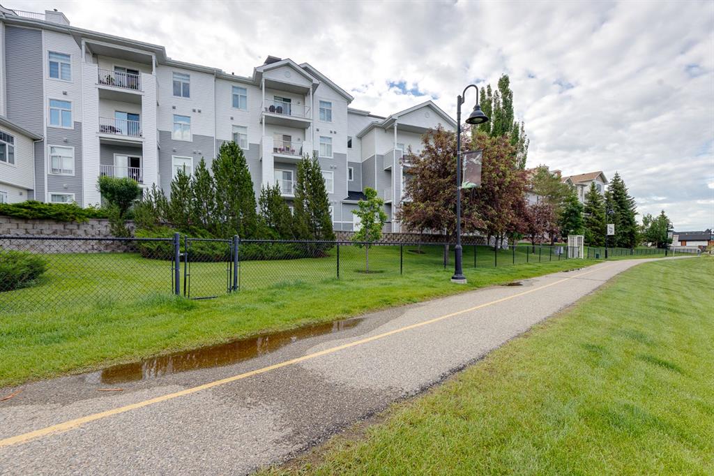 #101 8 Country Village Bay NE, Calgary, Alberta, T3K 5J7