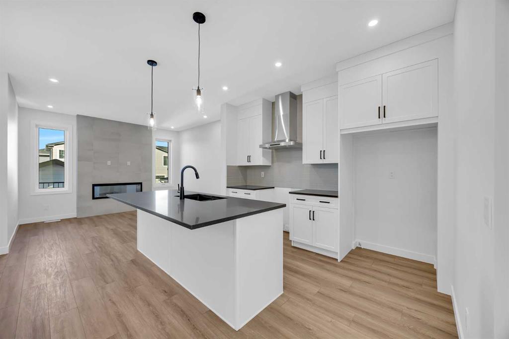 14 Versant Path SW, Calgary, Alberta, T2Y 0Z5