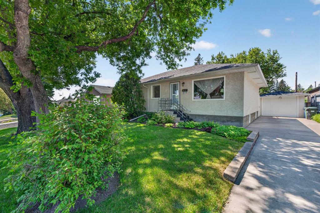 819 Thorneycroft Drive NW, Calgary, Alberta, T2K 3K5