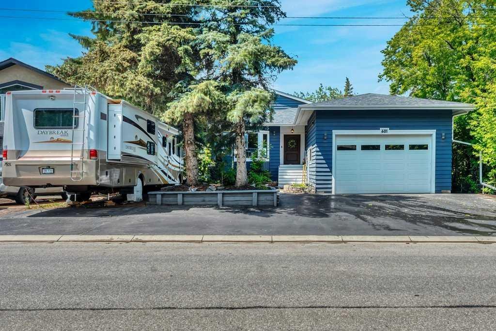 601 East Chestermere Drive, Chestermere, Alberta, T1X 1A4