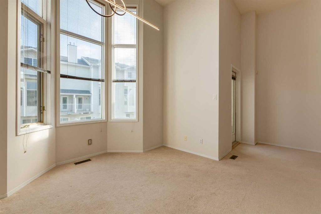 318 Hawkstone Manor NW, Calgary, Alberta, T3G 3X2