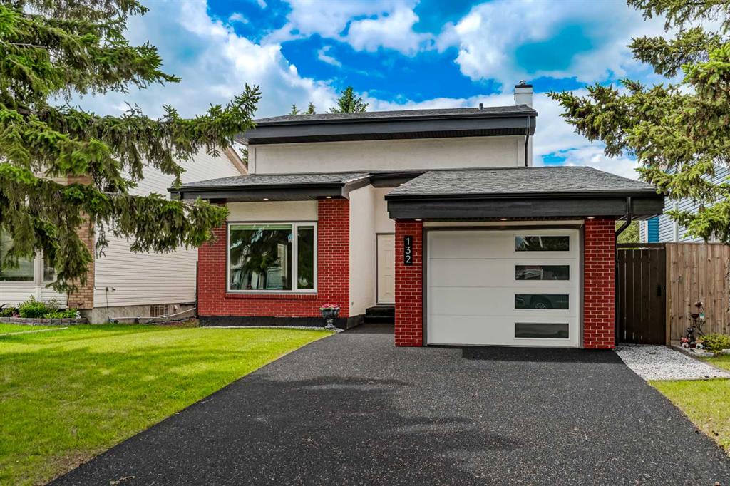 132 WOODGLEN Way SW, Calgary, Alberta, T2W 4T3