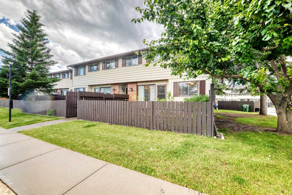 #58 175 Manora Place NE, Calgary, Alberta, T2A 5P7