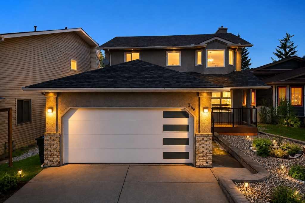 256 Riverside Mews SE, Calgary, Alberta, T2C 3Y8