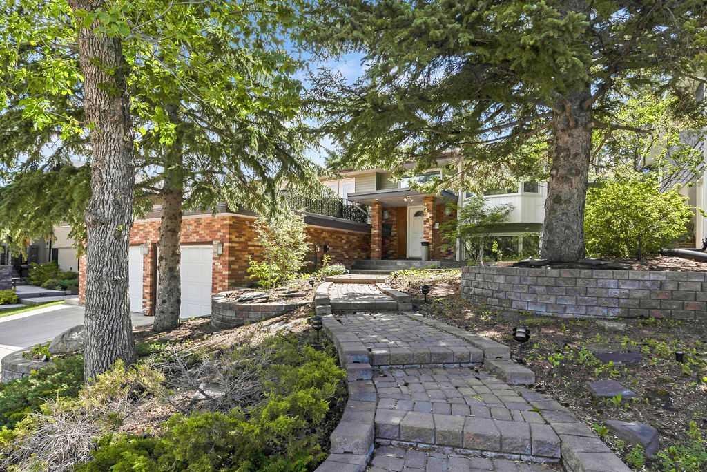 2415 Chicoutimi Drive NW, Calgary, Alberta, T2L 0W2
