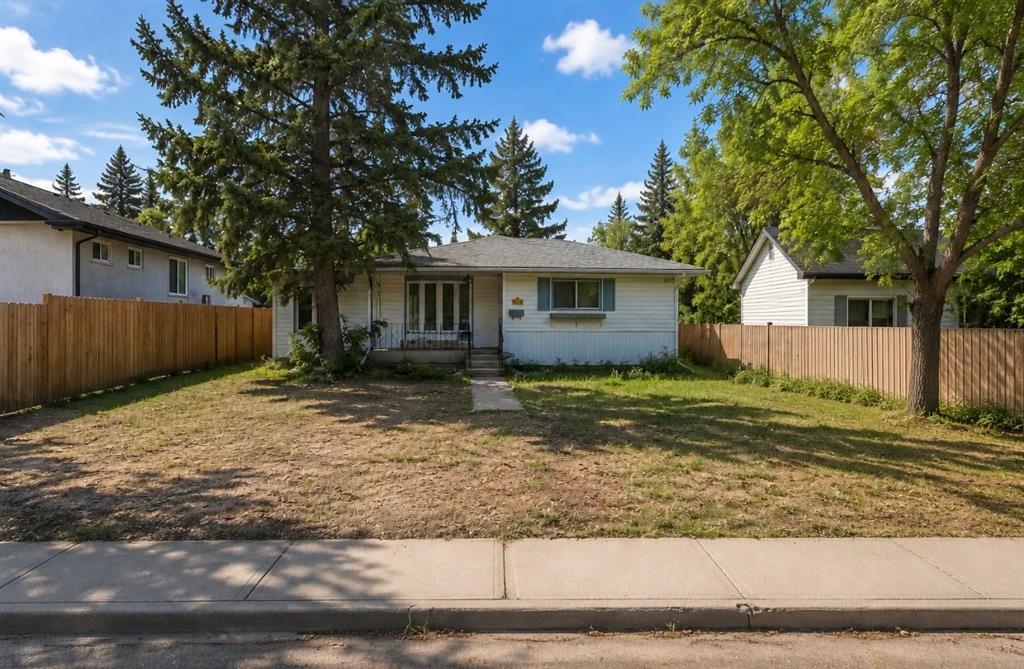 8131 44 Avenue NW, Calgary, Alberta, T3B 1Y1