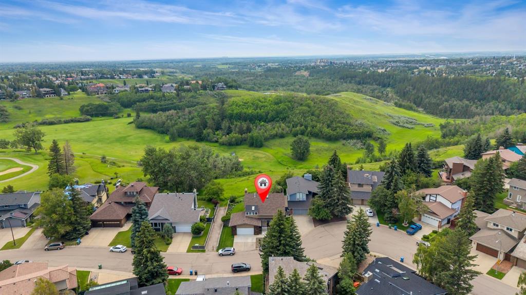24 Woodgrove Crescent SW, Calgary, Alberta, T2W 3Z1