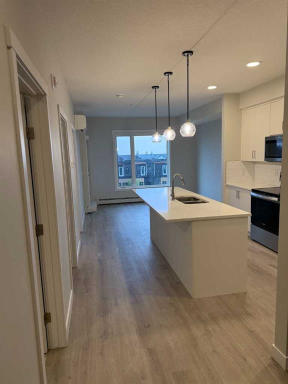 #308 660 Shawnee Square SW, Calgary, Alberta, T2Y 0X6