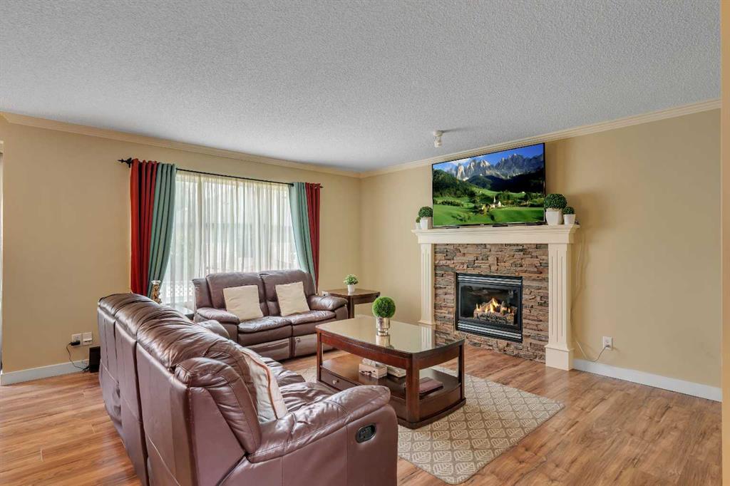 105 West Creek Pond, Chestermere, Alberta, T1X 1H4