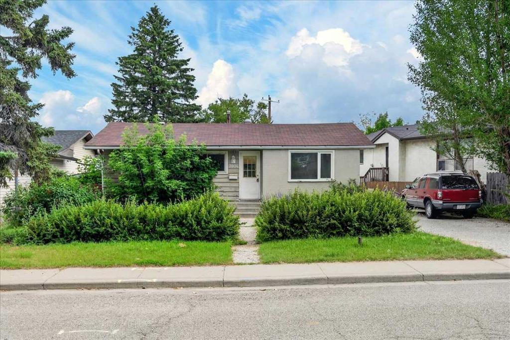 7804 34 Avenue NW, Calgary, Alberta, T3B 1P3