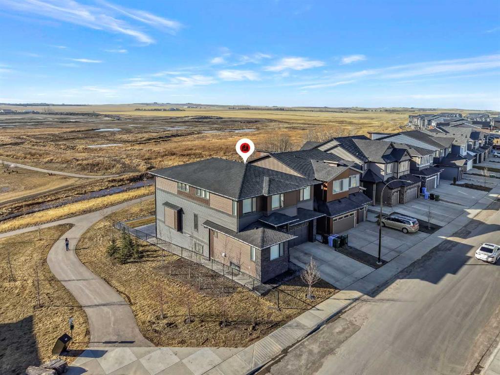 351 Lucas Way NW, Calgary, Alberta, T3P 1Z3
