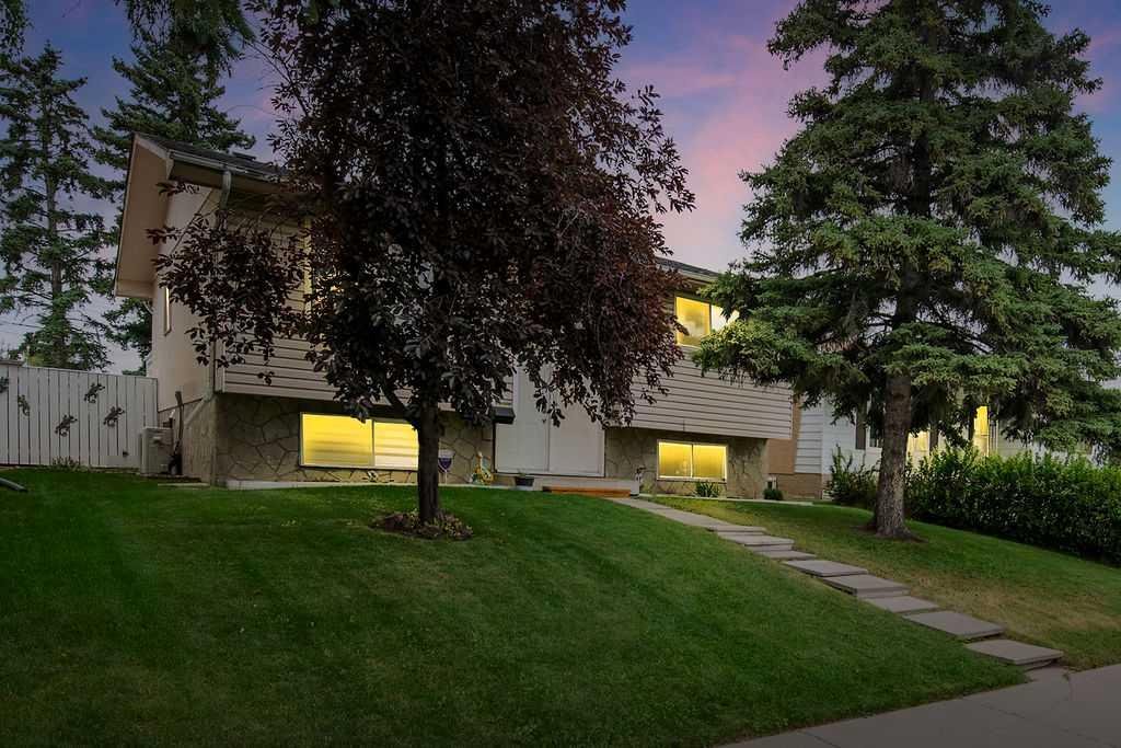 311 Penbrooke Crescent SE, Calgary, Alberta, T2A 3T6