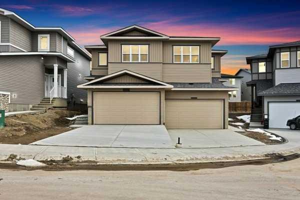 #I 82 Heritage Circle, Cochrane, Alberta, T4C 3G9