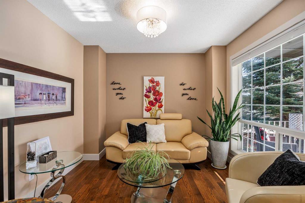 15 Valley Brook Circle NW, Calgary, Alberta, T5J 1R3