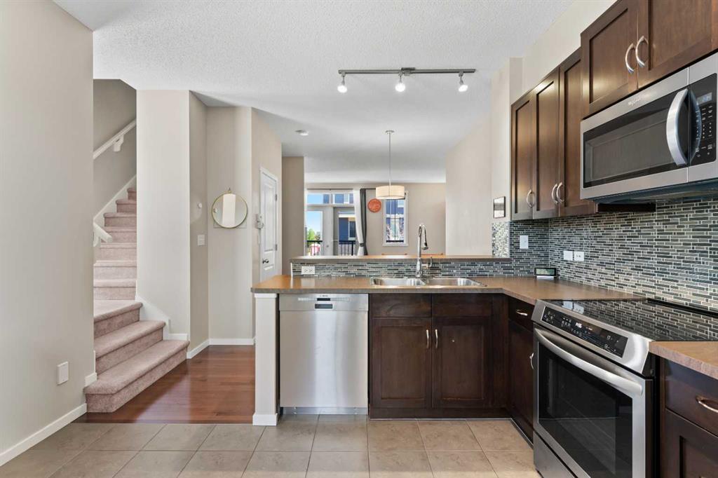 58 Evansview Road NW, Calgary, Alberta, T3P 0L2