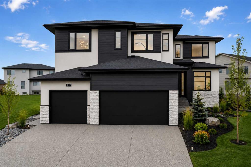 19 Rockcliff Court NW, Calgary, Alberta, T3G 0G6