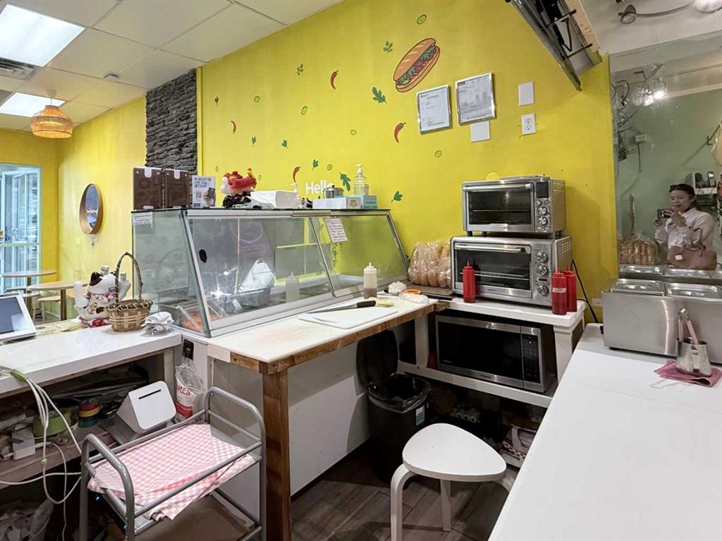 #E 919 Centre Street NW, Calgary, Alberta, T2E 2P6