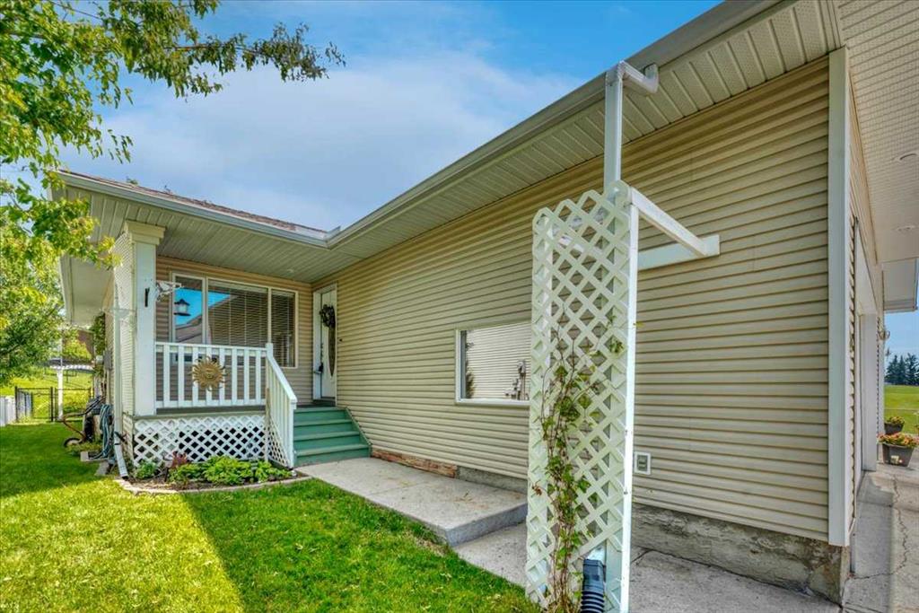 10 Sandstone Ridge Crescent, Okotoks, Alberta, T0L 1T3