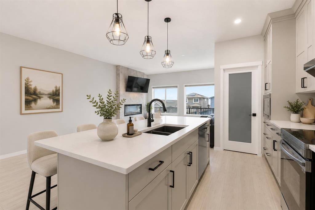 22 Edith Manor NW, Calgary, Alberta, T3R 1Y7