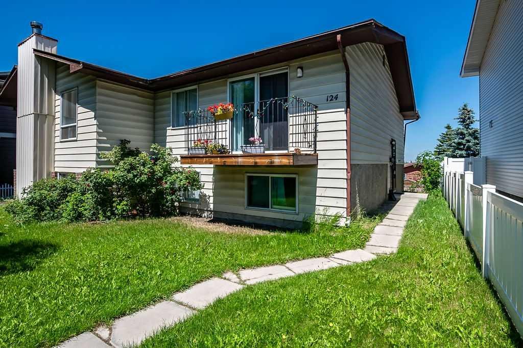 124 Bergen Road NW, Calgary, Alberta, T3K 1H9