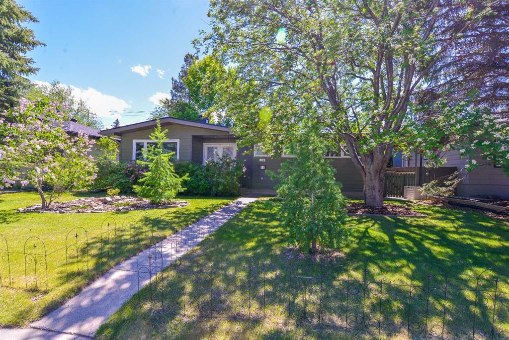 361 Capri Avenue NW, Calgary, Alberta, T2L 0J5