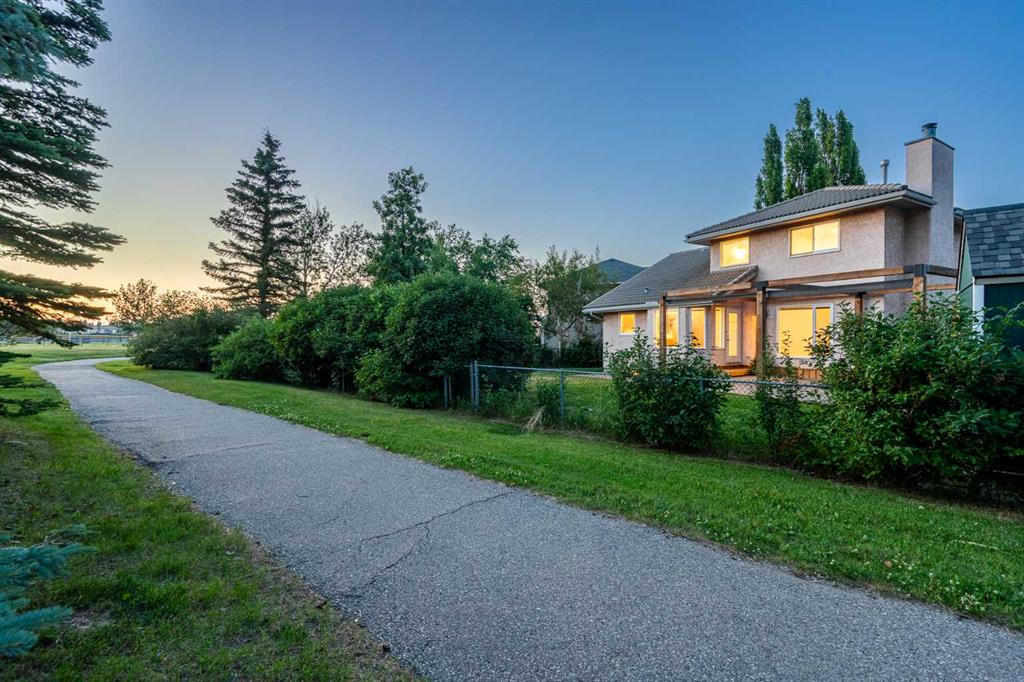 88 Sandringham Close NW, Calgary, Alberta, T3K 3X1