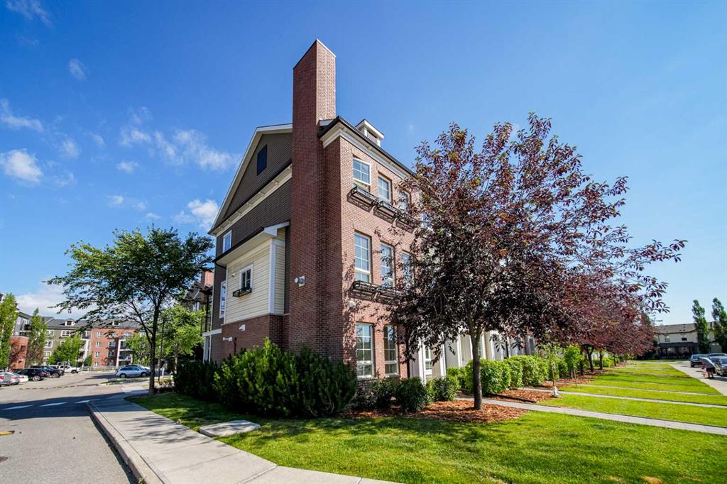 211 Copperpond Common SE, Calgary, Alberta, T2Z 1G5