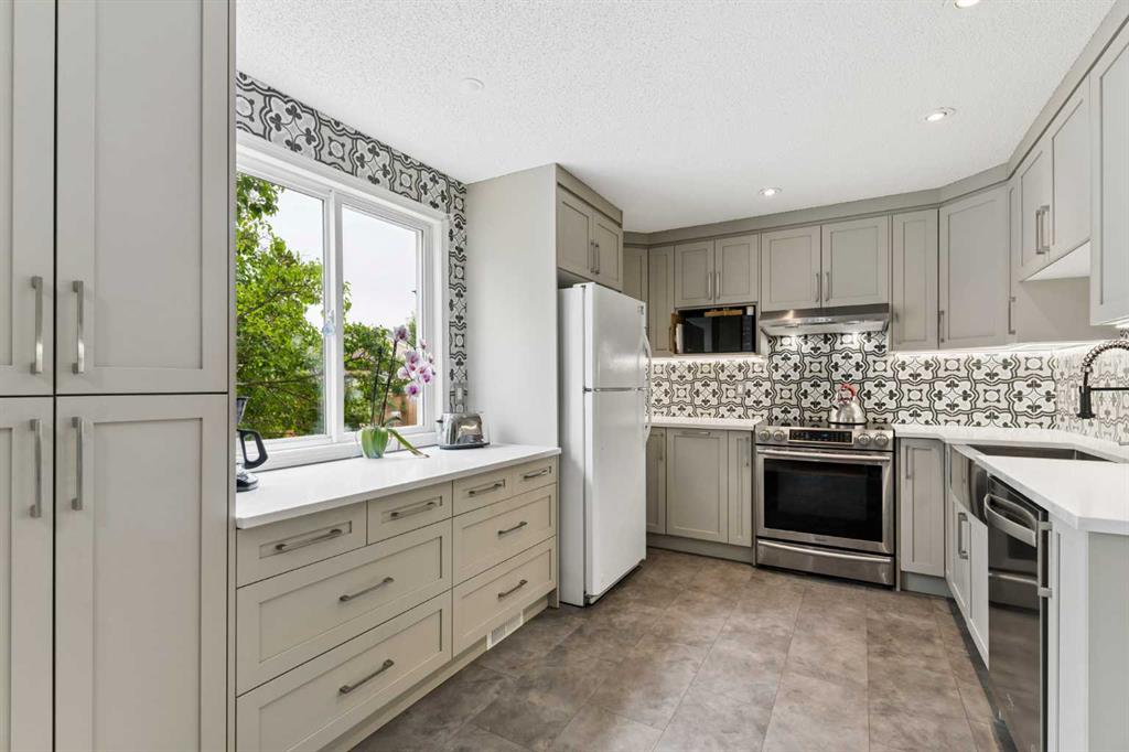 152 Erin Dale Crescent SE, Calgary, Alberta, T2B 2R5