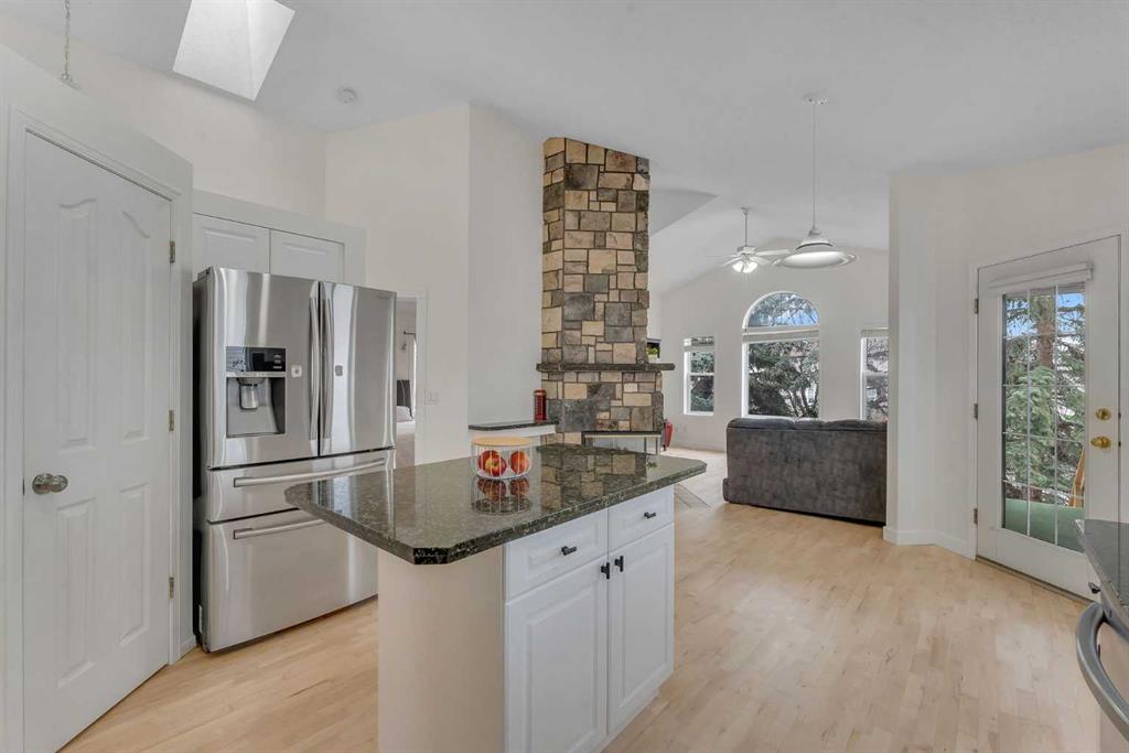 44 Douglas Glen Crescent, Calgary, Alberta, T2Z 3M6
